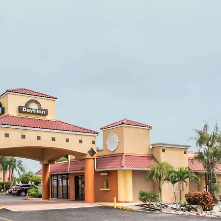 Days Inn By Wyndham Fort Myers Exterior foto