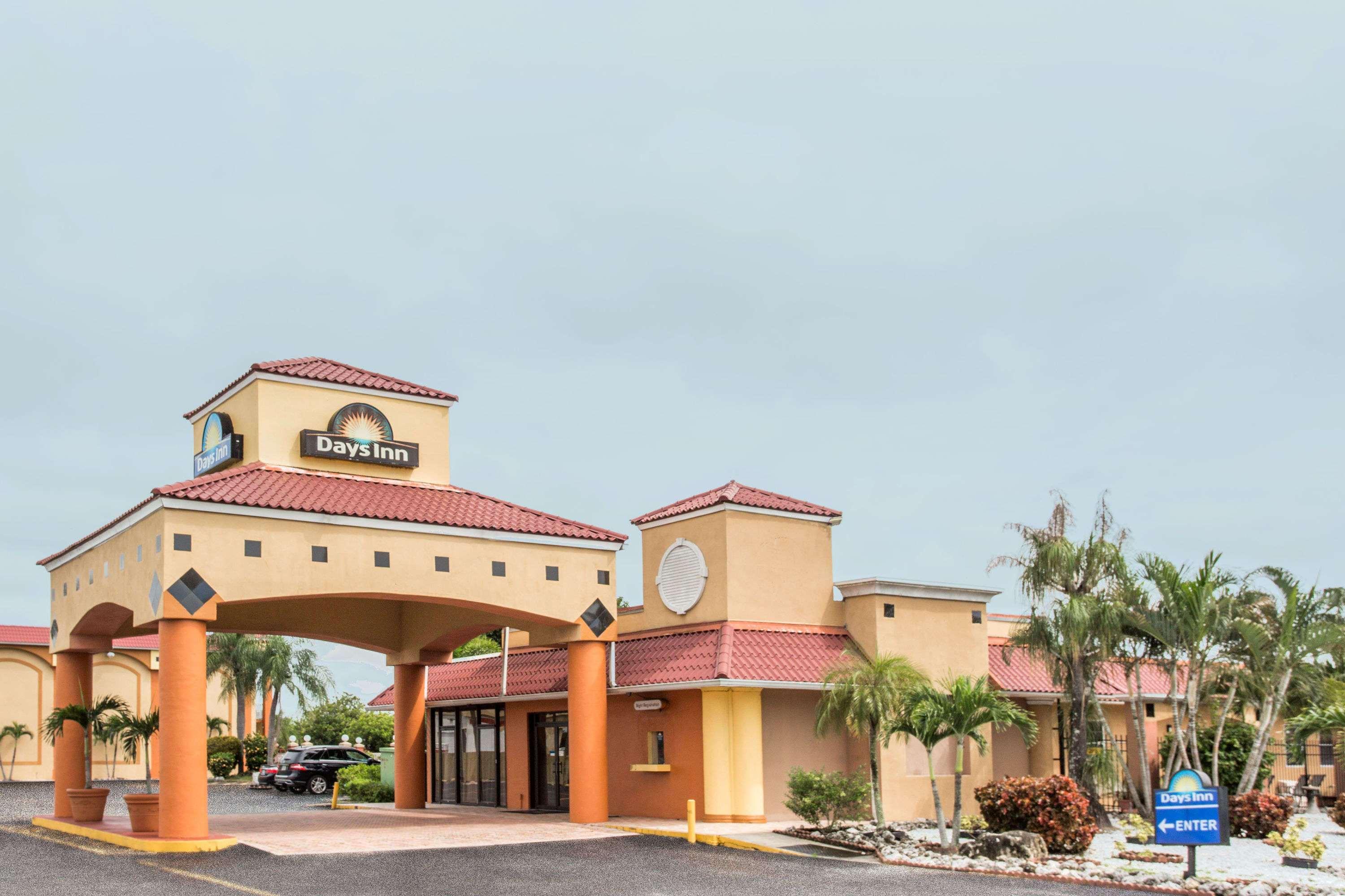 Days Inn By Wyndham Fort Myers Exterior foto