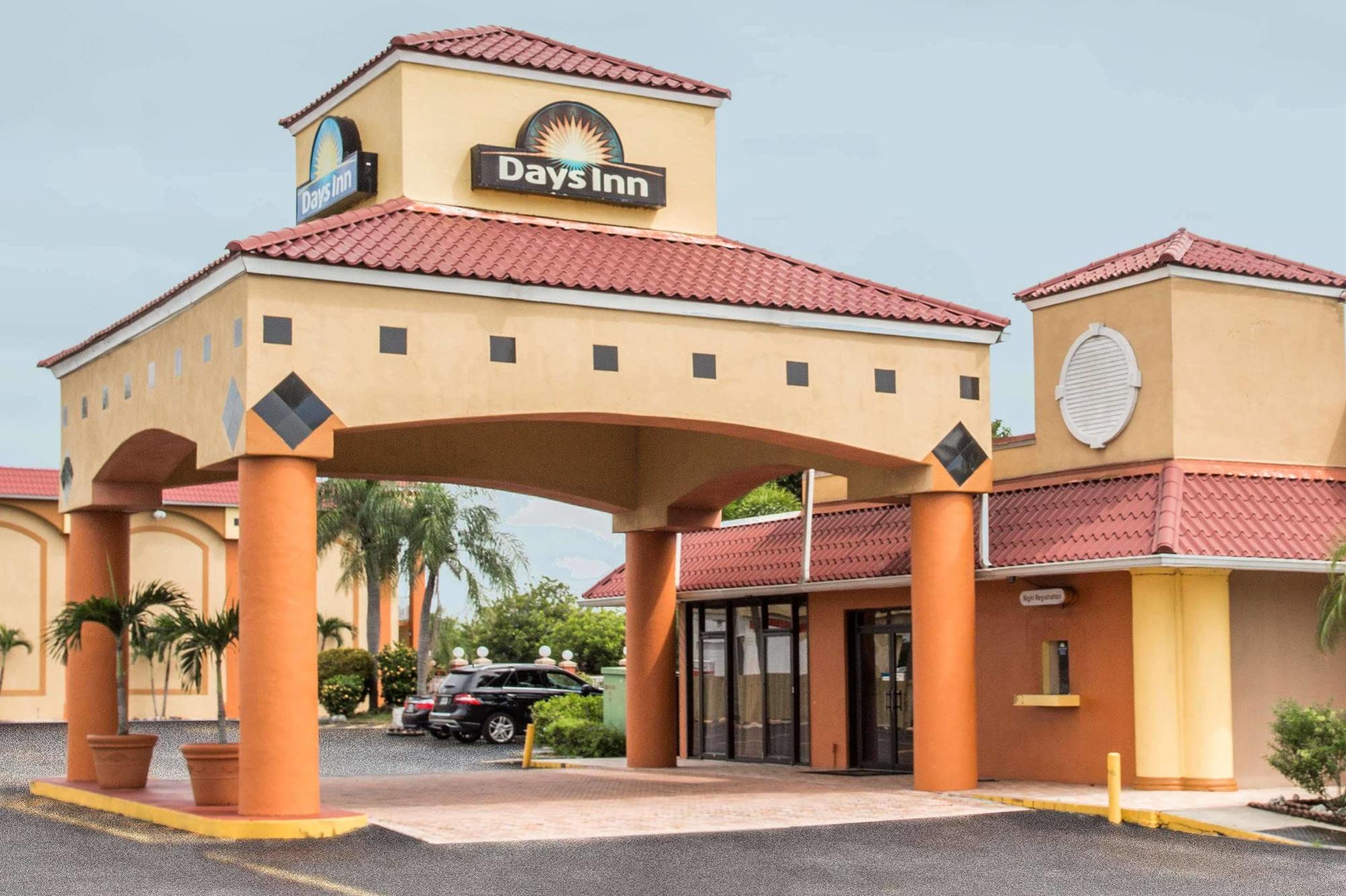 Days Inn By Wyndham Fort Myers Exterior foto